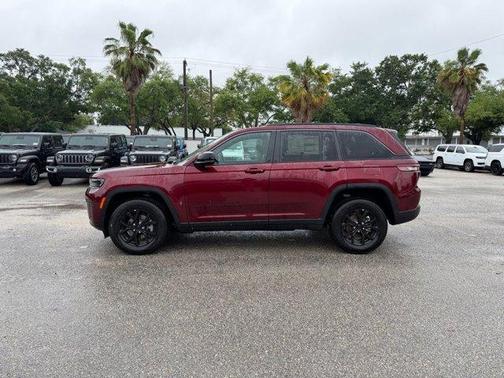 Velvet Red Pearlcoat 2026 Jeep Grand Cherokee Laredo