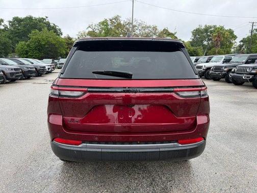 Velvet Red Pearlcoat 2026 Jeep Grand Cherokee Laredo