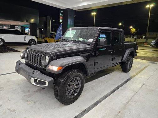 Black Clearcoat 2026 Jeep Gladiator Sport