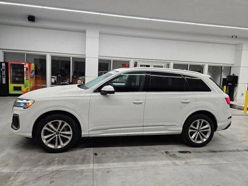 Carrara White 2025 Audi Q7 55 Premium Plus