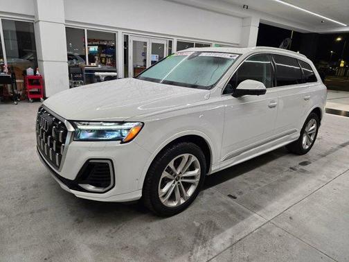 Carrara White 2025 Audi Q7 55 Premium Plus