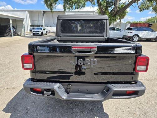 2025 Jeep Gladiator Sport