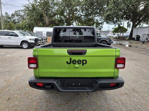 2026 Jeep Gladiator Sport