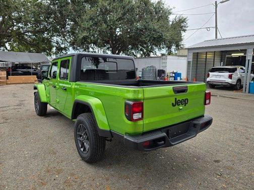 2026 Jeep Gladiator Sport