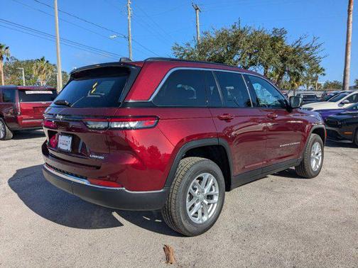 2025 Jeep Grand Cherokee Laredo