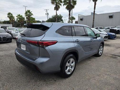 2022 Toyota Highlander LE