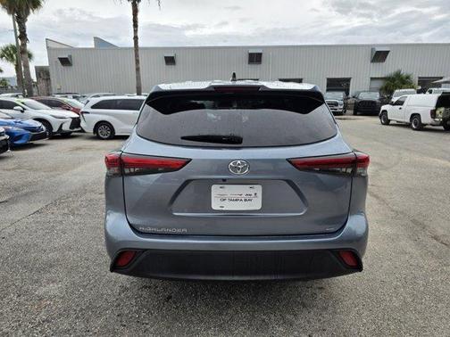 2022 Toyota Highlander LE