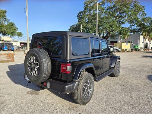 2025 Jeep Wrangler 4-Door Sahara 4x4