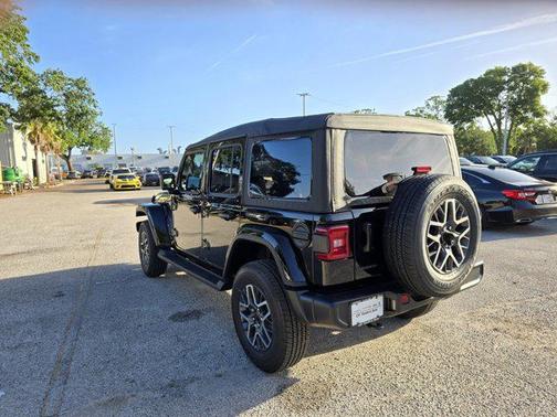 2025 Jeep Wrangler 4-Door Sahara 4x4