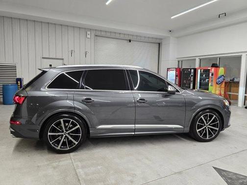 2022 Audi SQ7 4.0T Premium Plus