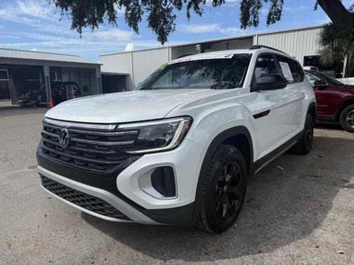 2024 Volkswagen Atlas 2.0T Peak Edition SEL