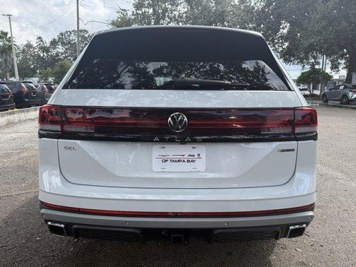 2024 Volkswagen Atlas 2.0T Peak Edition SEL