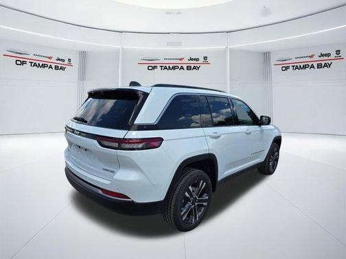Bright White Clearcoat 2027 Jeep Grand Cherokee Limited