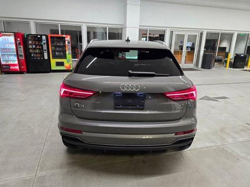 Chronos Gray Metallic 2024 Audi Q3 45 S line Premium
