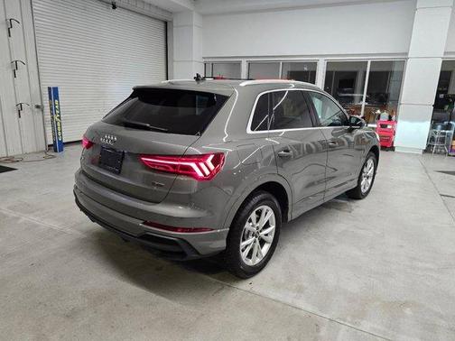 Chronos Gray Metallic 2024 Audi Q3 45 S line Premium