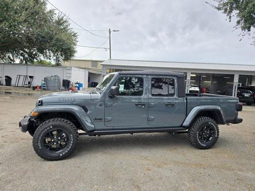 2026 Jeep Gladiator Sport