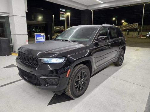 2025 Jeep Grand Cherokee Laredo