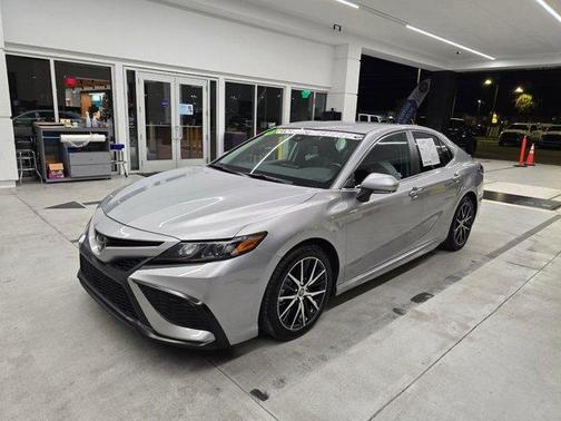 Celestial Silver Metallic 2023 Toyota Camry SE