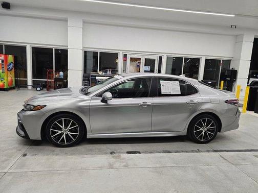 Celestial Silver Metallic 2023 Toyota Camry SE