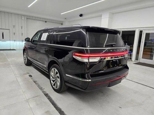 Black Metallic 2023 Lincoln Navigator L Reserve