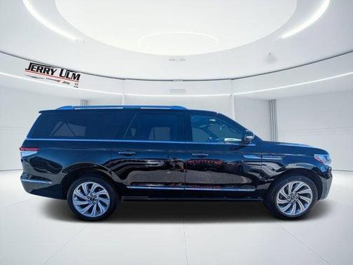 Black Metallic 2023 Lincoln Navigator L Reserve