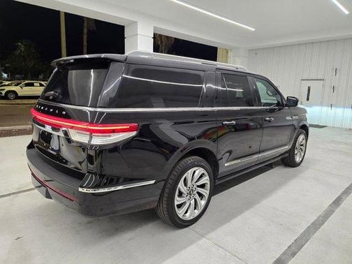 Black Metallic 2023 Lincoln Navigator L Reserve
