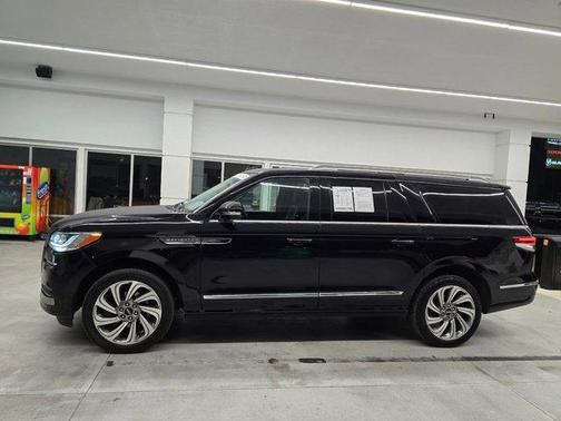 Black Metallic 2023 Lincoln Navigator L Reserve