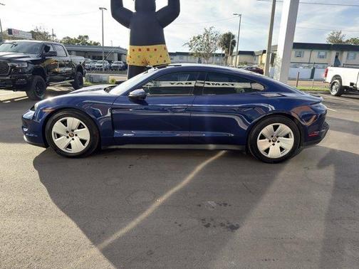 2022 Porsche Taycan Base