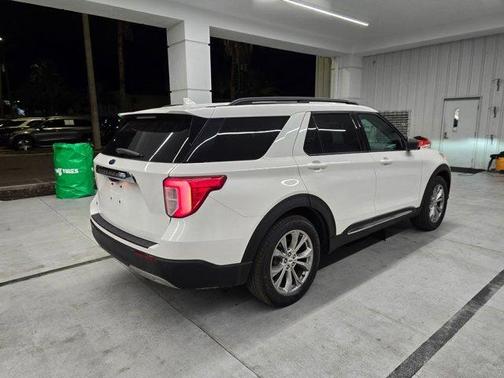 White Metallic 2021 Ford Explorer XLT
