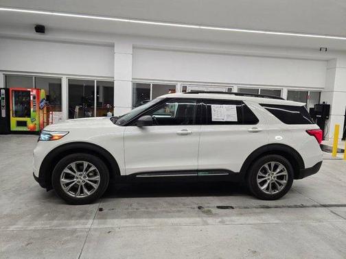 White Metallic 2021 Ford Explorer XLT