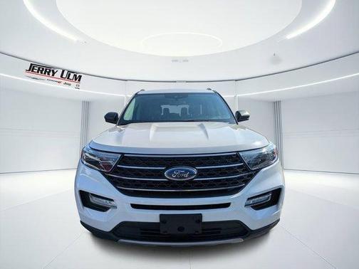 White Metallic 2021 Ford Explorer XLT