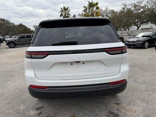 Bright White Clearcoat 2026 Jeep Grand Cherokee Laredo