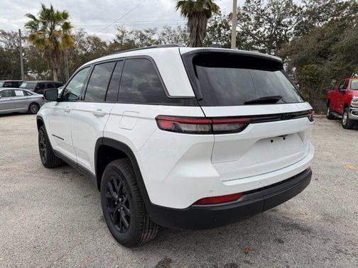 Bright White Clearcoat 2026 Jeep Grand Cherokee Laredo