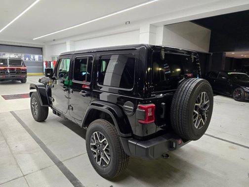 Black Clearcoat 2026 Jeep Wrangler Sahara