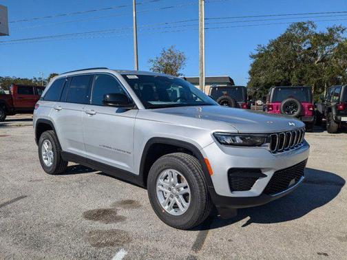 2025 Jeep Grand Cherokee Laredo