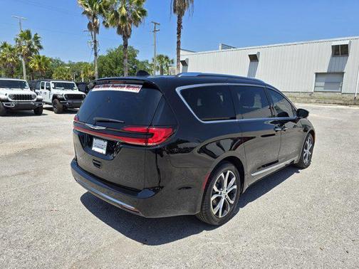 2024 Chrysler Pacifica L
