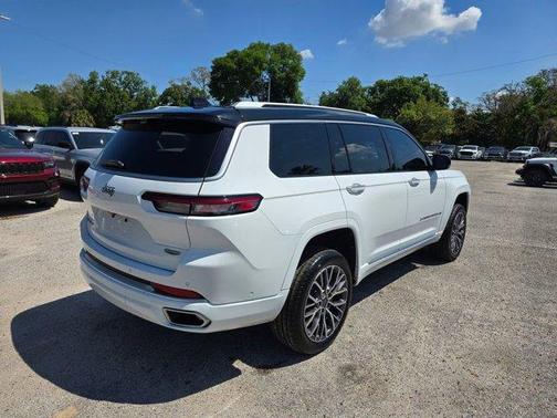 Bright White Clearcoat 2022 Jeep Grand Cherokee L Summit