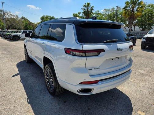 Bright White Clearcoat 2022 Jeep Grand Cherokee L Summit