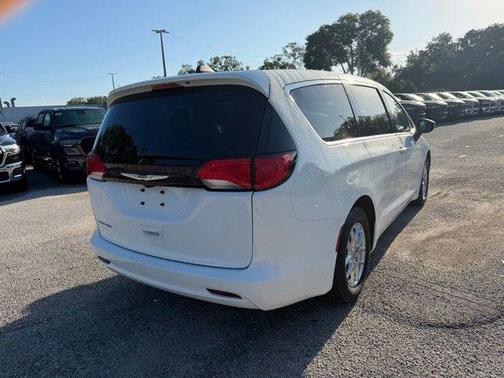 Bright White Clearcoat 2023 Chrysler Voyager LX