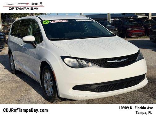 Bright White Clearcoat 2023 Chrysler Voyager LX