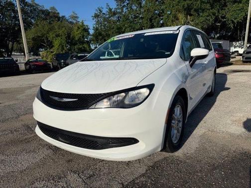 Bright White Clearcoat 2023 Chrysler Voyager LX
