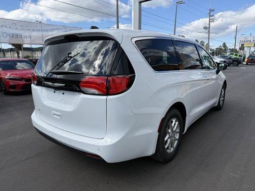 2026 Chrysler Voyager LX