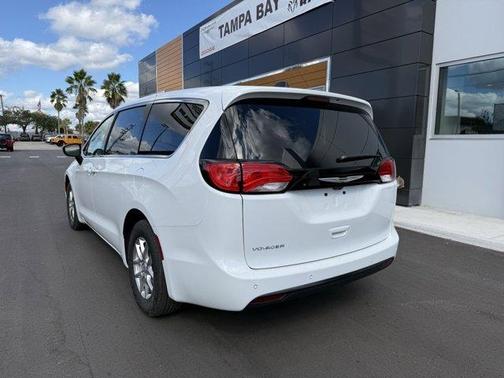 2026 Chrysler Voyager LX