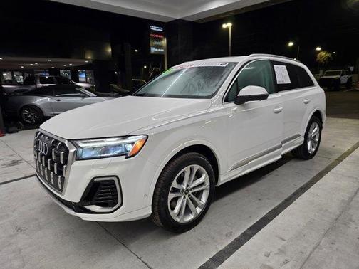 2025 Audi Q7 55 Premium Plus