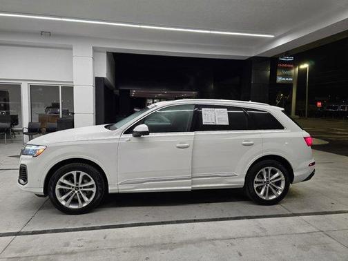 2025 Audi Q7 55 Premium Plus