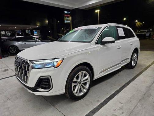 2025 Audi Q7 55 Premium Plus