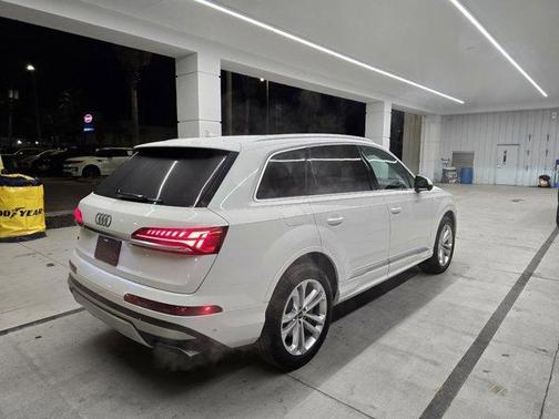 2025 Audi Q7 55 Premium Plus