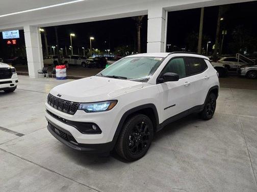 Bright White Clearcoat 2026 Jeep Compass Latitude