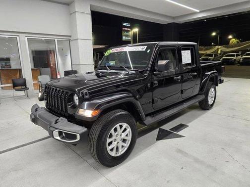 2023 Jeep Gladiator Sport