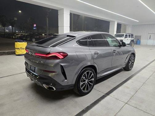 2025 BMW X6 xDrive40i